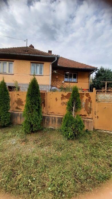 Casă și grădină de vînzare