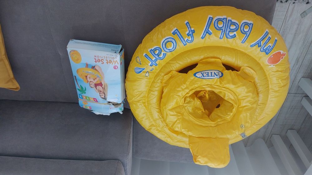 Vând saltea înfășat bebe 70 x 47 cm cu mici urme de uzura + colac bebe