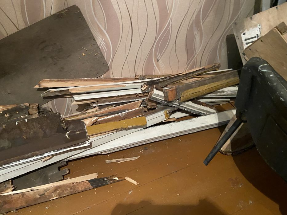 Отдам дрова из под окон.