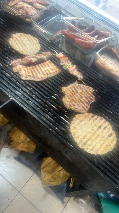 Продавам бизнес,работеща скара с всички документи и оборудване