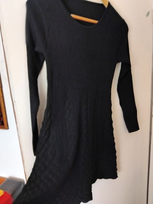 Rochie neagra pentru primăvară