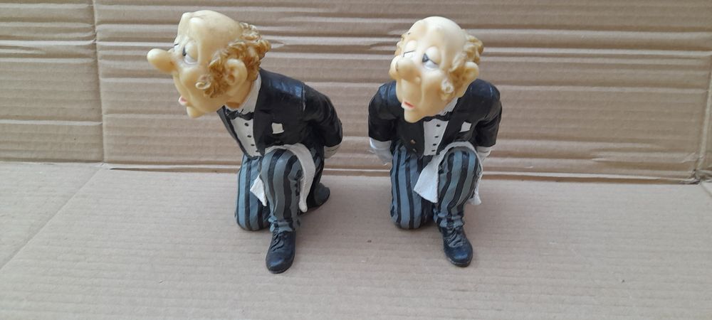 Pereche suporturiii din rășină pentru sticla și  condimente