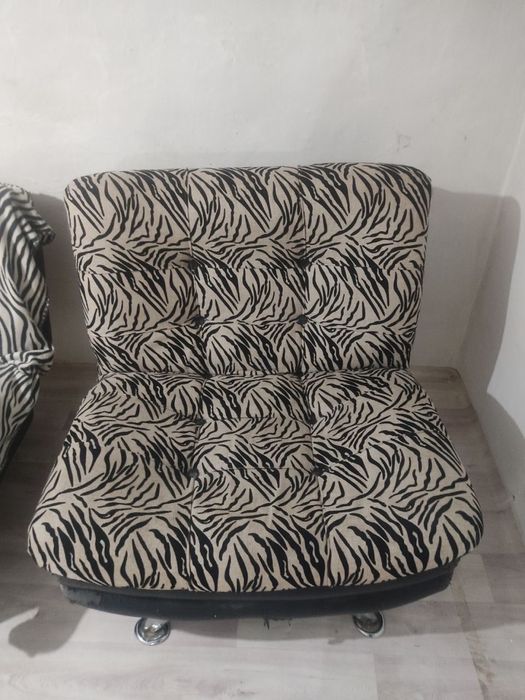 Продам диван и два кресла