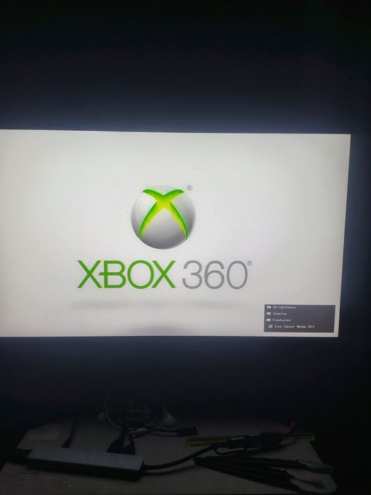 Vând Xbox 360 dau jocuri și la bucată