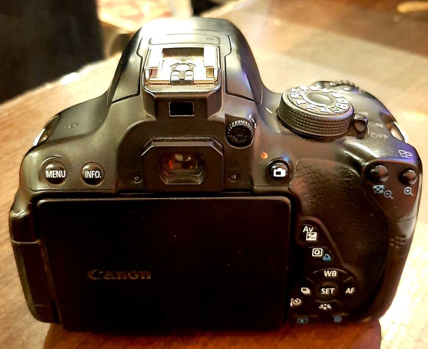 Canon 700D fotoaparat