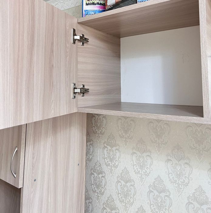 Шкаф и двухъярусный кровать