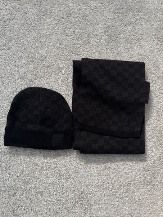 Vand set caciula+fular louis vuitton negru noi