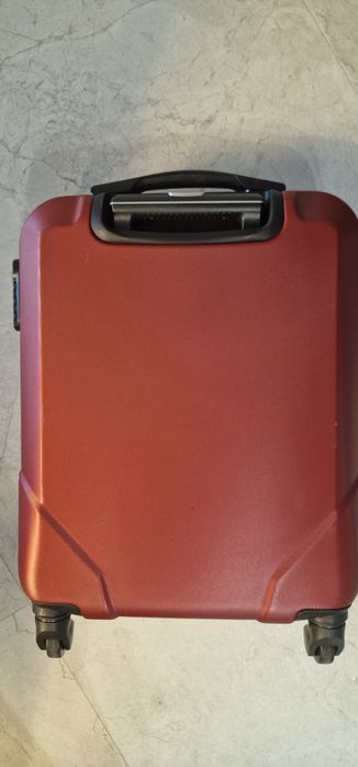 Куфар с колелца-ръчен багаж