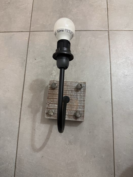 Aplica perete stil industrial