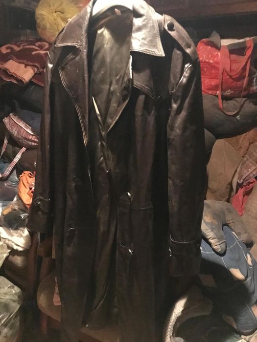 Vând haina lunga piele naturala pentru bărbați