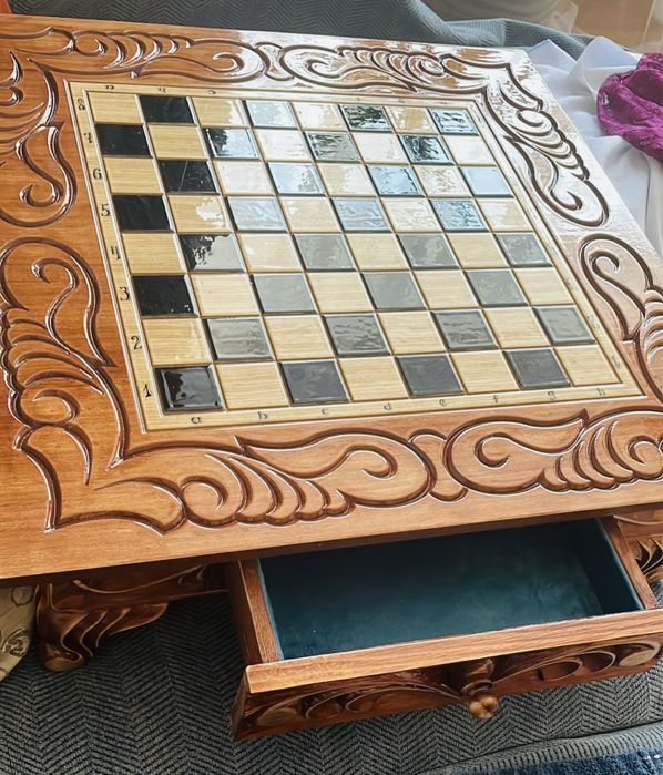 Шахматный стол