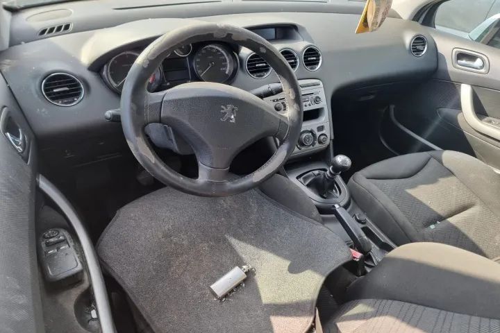 scut motor vas lichid parbriz chedere parbriz geamuri laterale oglinda completa stanga dreapta peugeot 308  motor 1.6hdi 109CP cod 9HZ dezmembrez dezmembrari