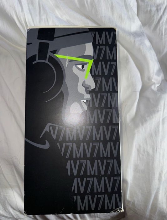 Shure MV7 USB Podcast Kit