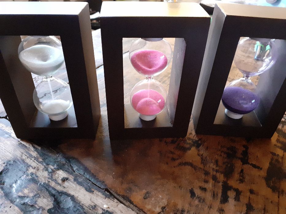 пясъчен часовник дърво и стъкло с цветен пясък