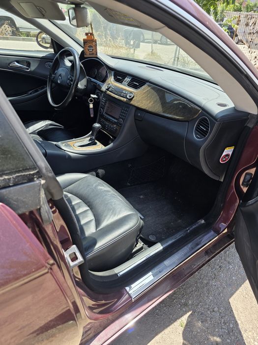Mercedes 320 cls 2007  265000km în stare bună de funcționare cutie viteze automata  funcționează foarte bine  mașina poate fi testată  merge bine