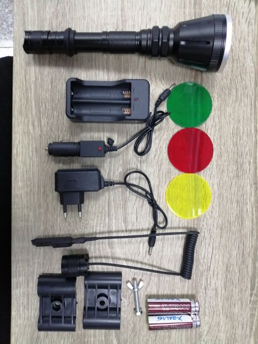 Мощен Акумулаторен LED Фенер за Оръжие Лед Прожектор за Пушка и лов