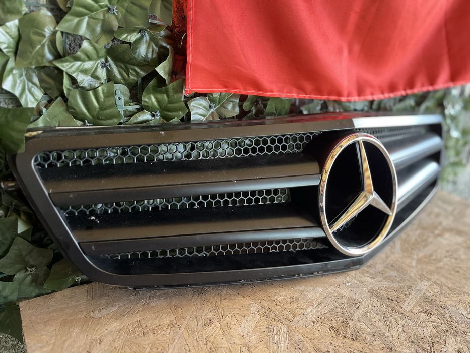 Решетка за Mercedes w204