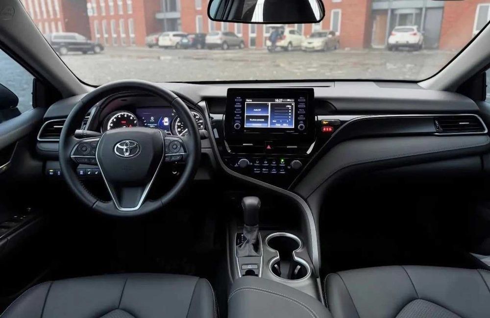 Toyota Camry 2021 — 5