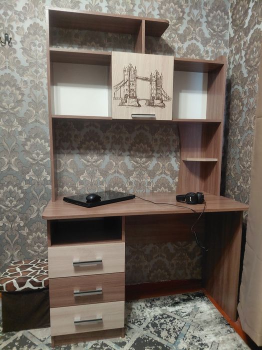 Продам компьютерный стол