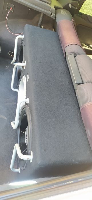 Продам сабвуфер JBL