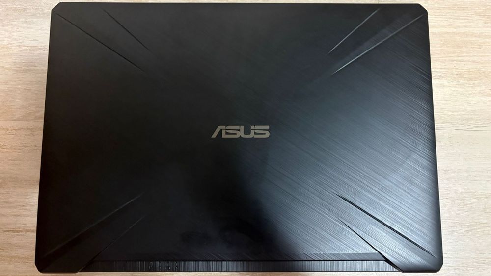 Laptop Asus FX705DT Ryzen™ 7 3750H 16gb RAM Windows 11 PRO
