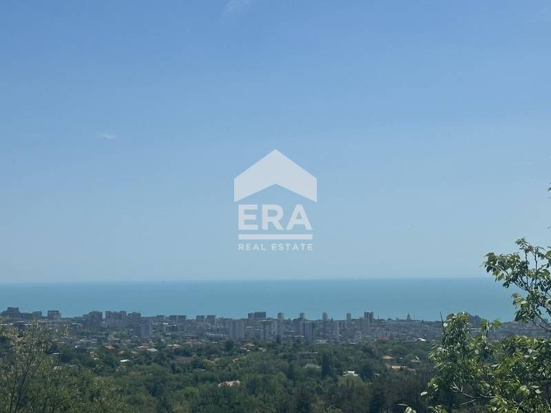 Урегулиран поземлен имот за продажба, с две едноетажни законни сгради,