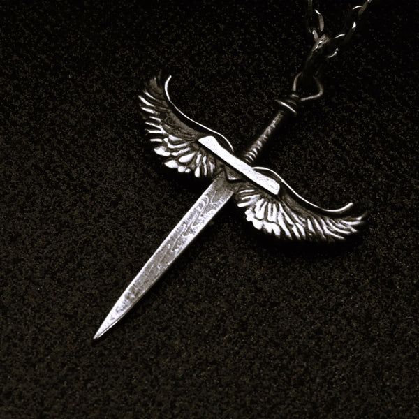 Сребърен медальон 925 Меч с ангелски крила“ Талисман за сила и закрила