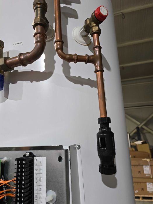 Неръждаем бойлер 250 литра със 3 квадрата серпентина