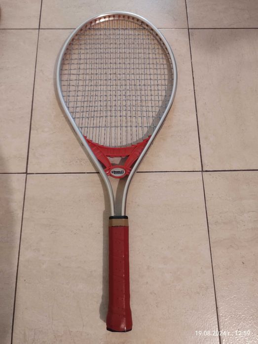 Ракети за тенис на корт и бадминтон