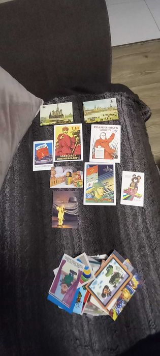 Продават се стари съветски календарчета