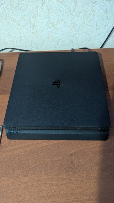 PlayStation 4 slim 1 tb