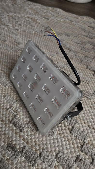 Продам прожектор светодиодный