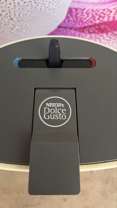 Кафемашина капсули Krups КР1101 бяла 15 бара 1500 вата Dolce Gusto