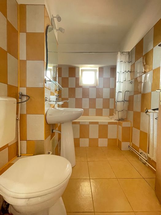 Închiriez ap 3 camere