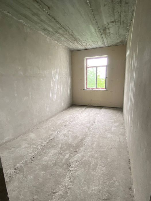 Toshkent tumanida yangi qurilgan 3 xonali kvartira sotiladi