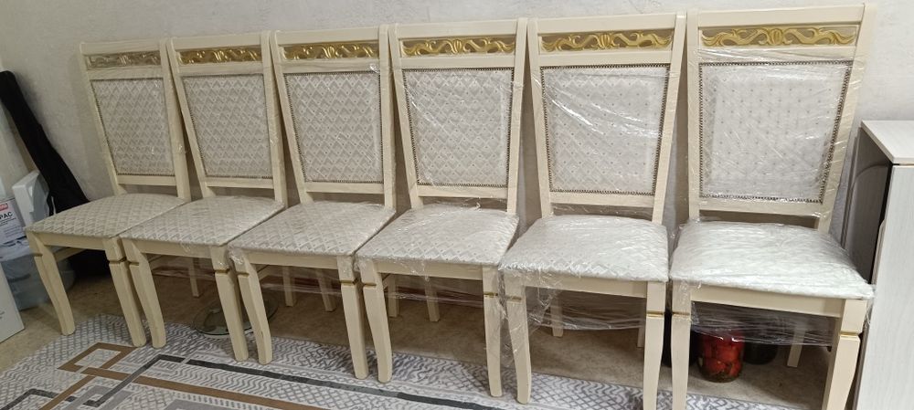 Продам стулья Версачи