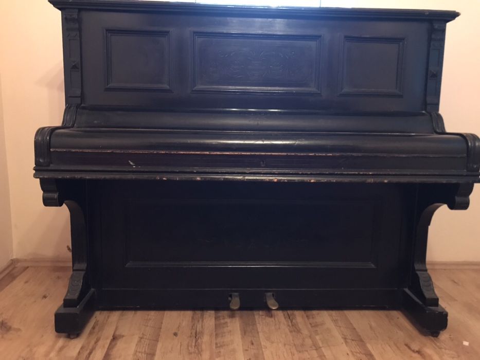 Vând pianina in stare bună
