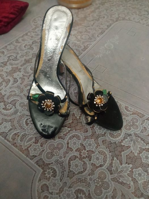 Шлепанцы на каблуках с бисером