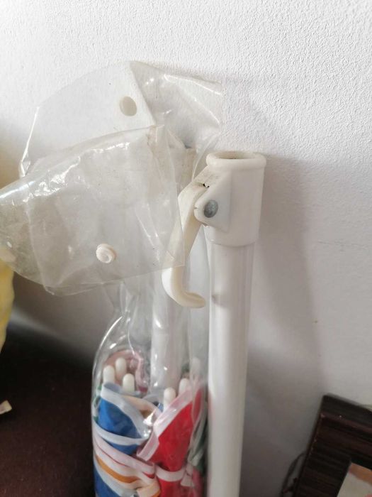 Разноцветен плажен чадър