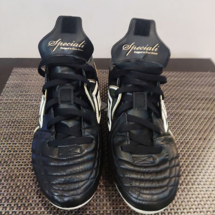 Футболни обувки Umbro Speciali PRO SG
