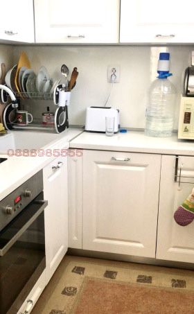 Къща с два жилищни и един призмен етаж в гр. Бяла Слатина