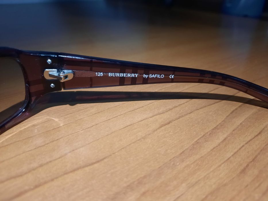 Vând ochelari de soare BURBERRY