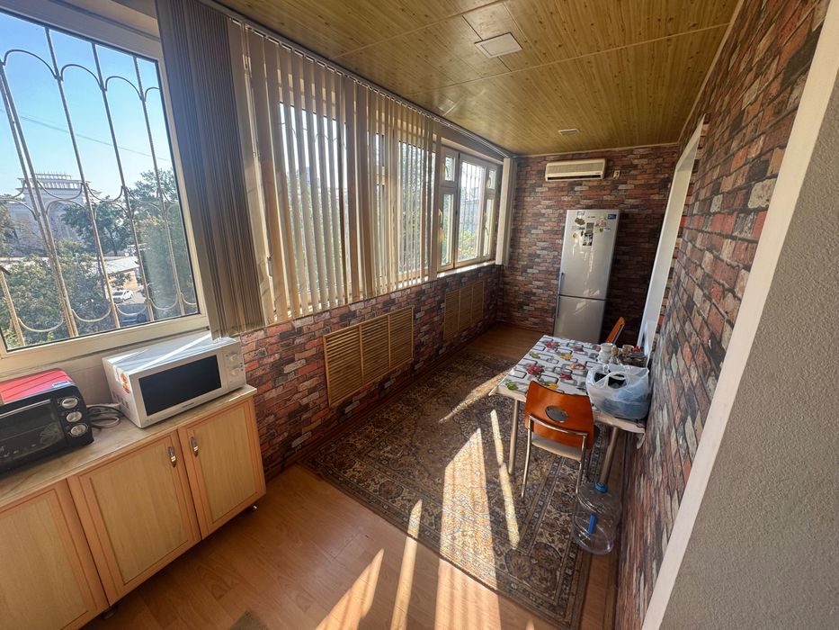 Своя квартира (4/4/12) в банковском доме напротив Гламур на Нукусской