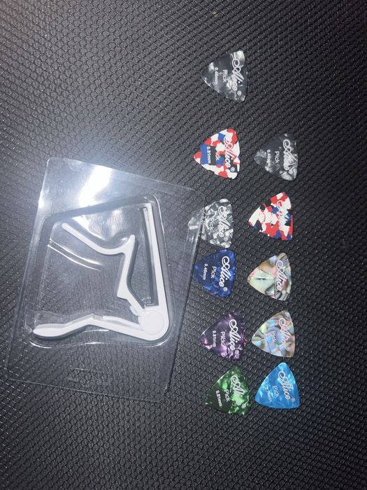 Медиаторы для гитары И каподастор