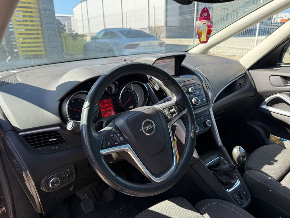 Dezmembrez Opel zafira c 2013 Maro - GOP 1.6 cdti B16DTH volan stanga