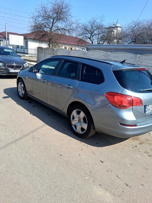 Opel  astra j anul 2012
