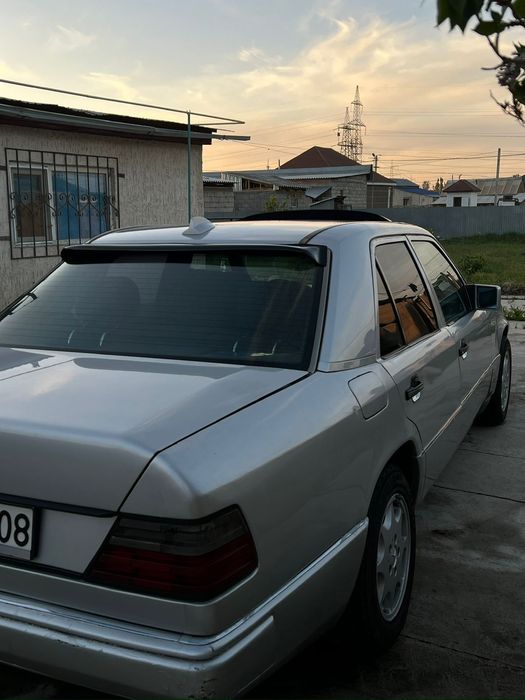 Mercedes-Benz w124