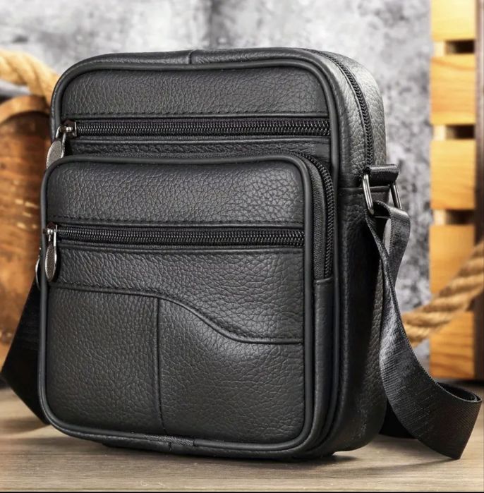 Мъжка бутикова чантичка за през рамо /Дизайнерска, черна естест. кожа