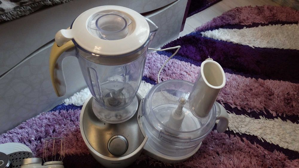Кухненски робот Philips HR7765 - в добро състояние с приставки 800W
