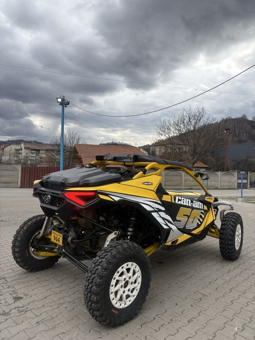Can-am Maverick r